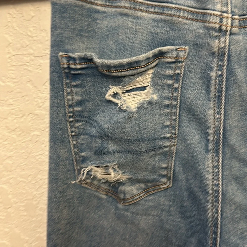 American Eagle ripped jeans. - Picture 5 of 7